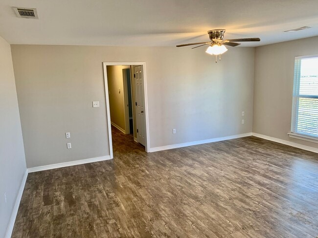 Photo - Lindsey West 40 Unit 22341 A Estel