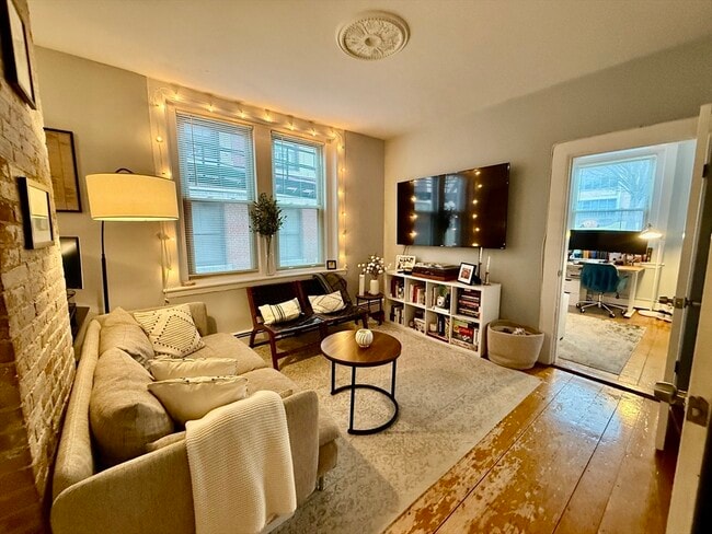 Building Photo - 2 Pearl St Unit 4