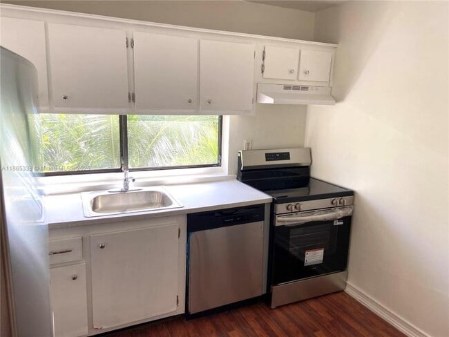 Building Photo - 1 bedroom in Sunny Isles Beach FL 33160