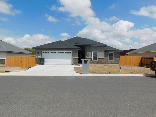 Building Photo - 2023 Beautiful 3 bedroom 2 bath Rental