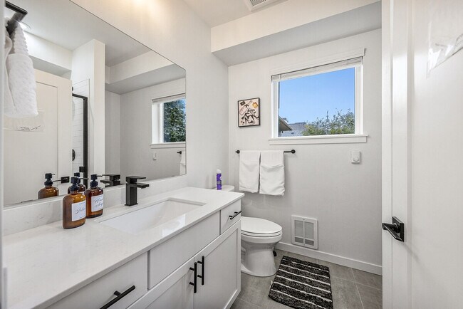 Photo - 5201 Brooklyn Ave NE Unit SI ID1372967P