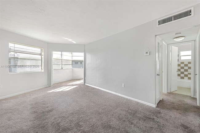 Photo - 1715 NE Miami Gardens Dr Unit 227