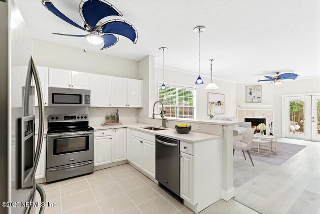 Photo - 66 W 14th St