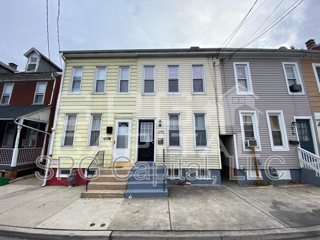 Building Photo - 648 W College Ave