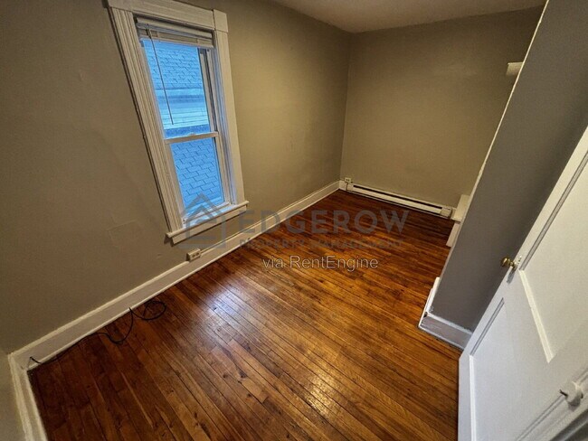 Photo - 635 Lafayette Ave NE