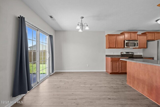 Photo - 203 Seville St