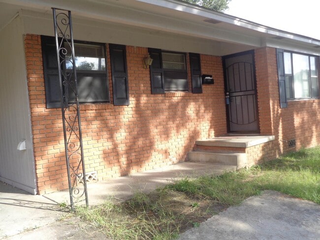 Photo - 1819 S Monroe St