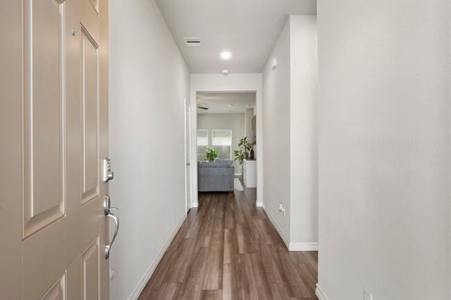 Photo - 1033 Verona Dr