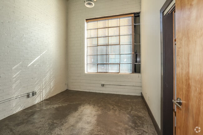 2BR, 2BA - 842SF - Second Bedroom