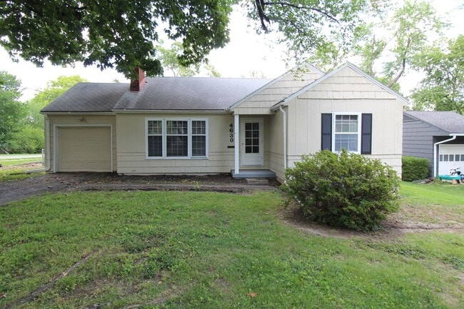 2 Bedroom 1 Bath Home In Fairway - 2 Bedroom 1 Bath Home In Fairway