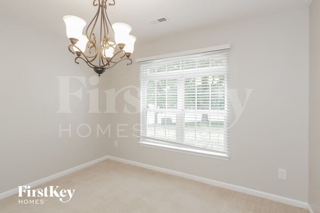 Photo - 109 Egerton Dr