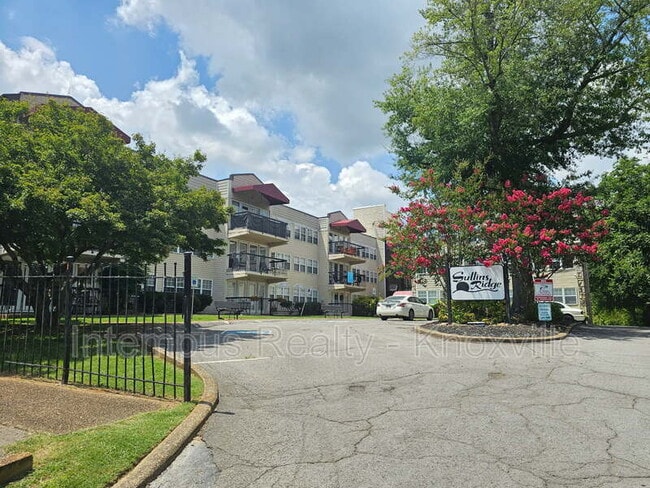 Building Photo - 2749 Sullins St Unit Apt 304