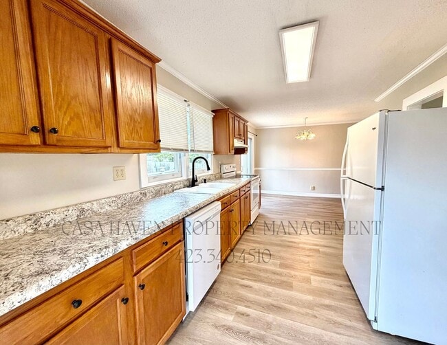 Photo - 320 Clark St