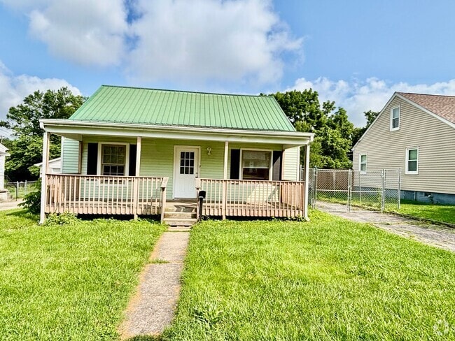 Building Photo - The "More Room to Roam" House: 4 Beds, 2 B...