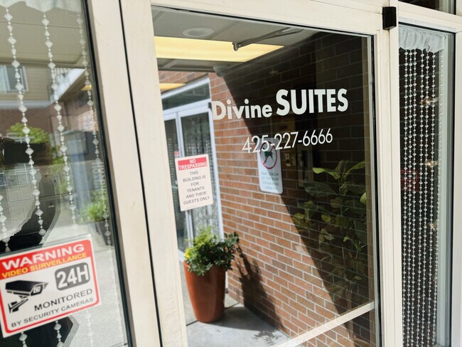 Divine Suites at Downtown Renton