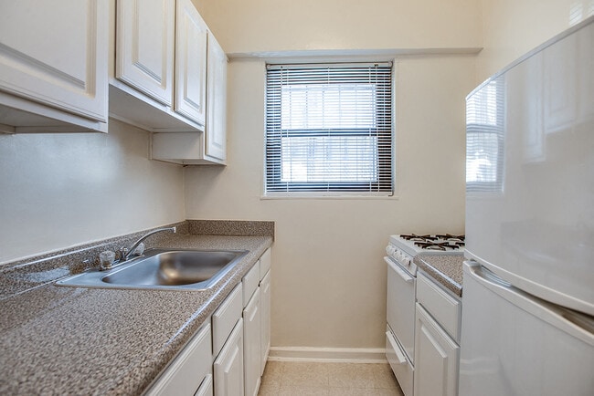 Kitchen with classic appliances