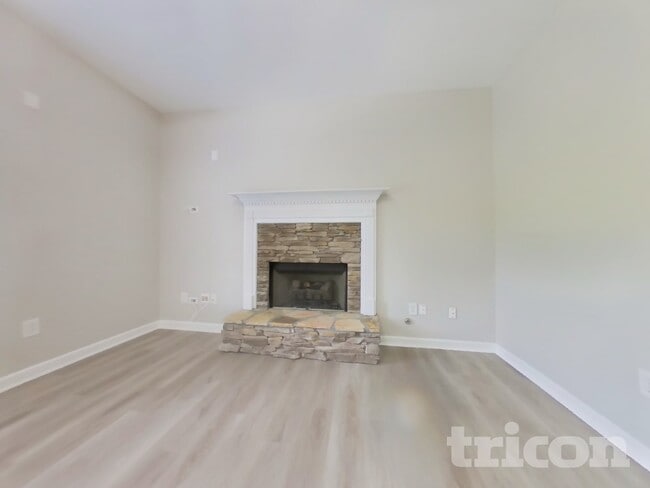 Photo - 107 Mercer Ln