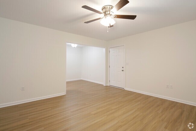 2BR,2BA -1,100SF - Living Room