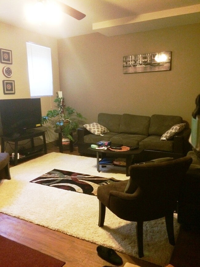 living room - 1134 Locust St Unit B2