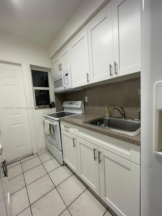 Photo - 3551 SW 11th St Unit 7B
