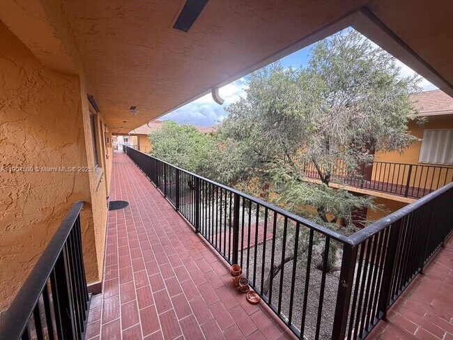 Photo - 6278 W 22nd Ct Unidad 19