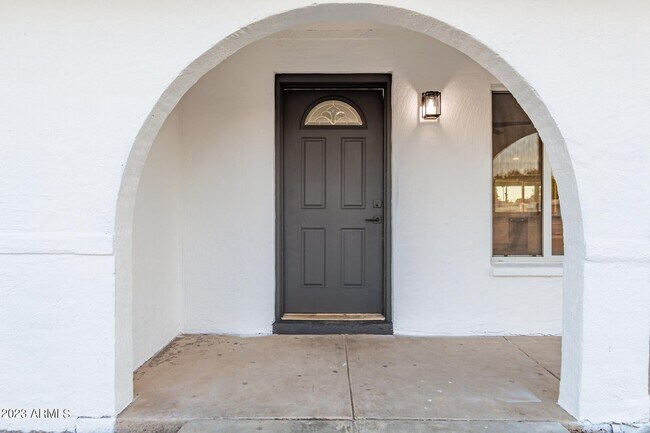 5909 W Elm St