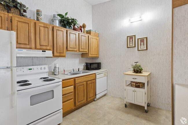 2BR, 2BA - 936SF - Kitchen