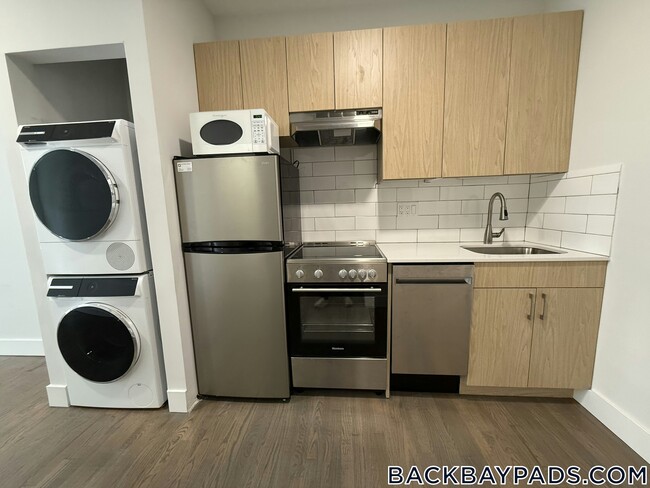 Building Photo - 270 Newbury St Rental