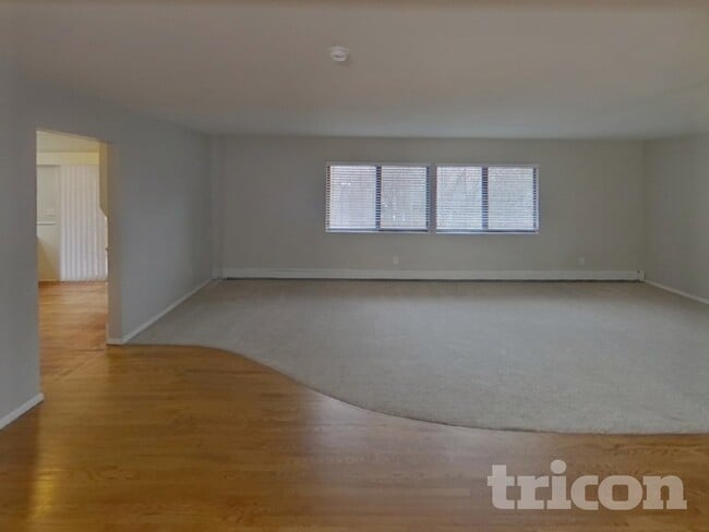 Photo - 2212 Woodburn St