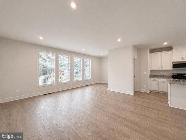 Photo - 135 Heyford Dr