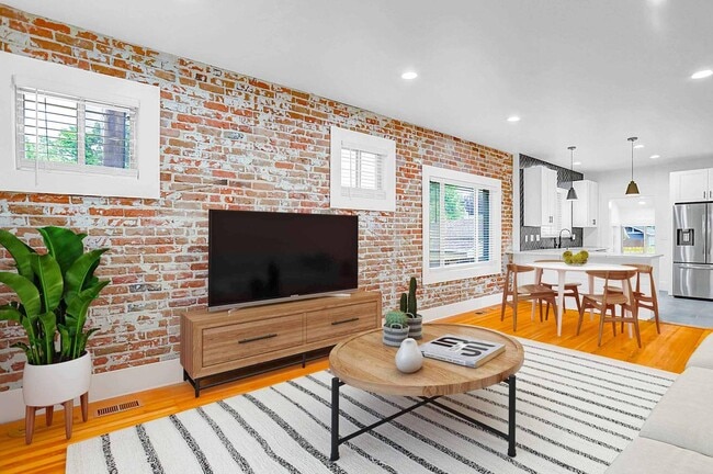 Building Photo - Stunning Potter Highlands home near Highland & Sunnyside