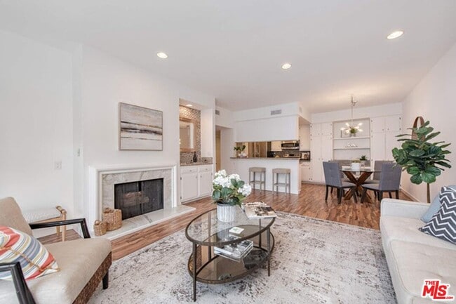 Building Photo - 5139 Balboa Blvd Unit 203