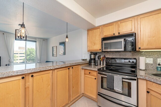 Photo - 1833 N Williams St