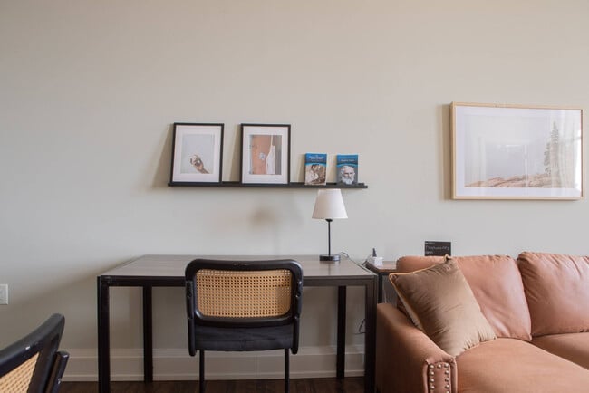 Photo - 225 E Michigan St Unidad ID1379040P