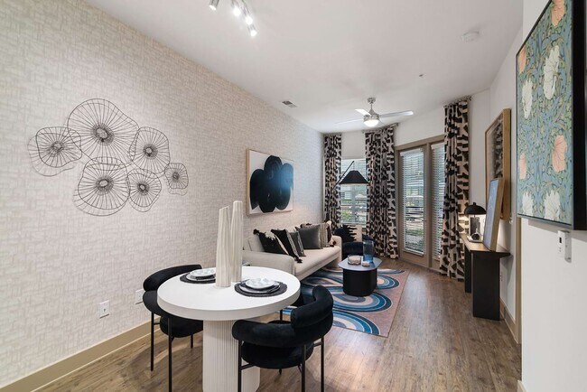 Photo - Cortland Galleria