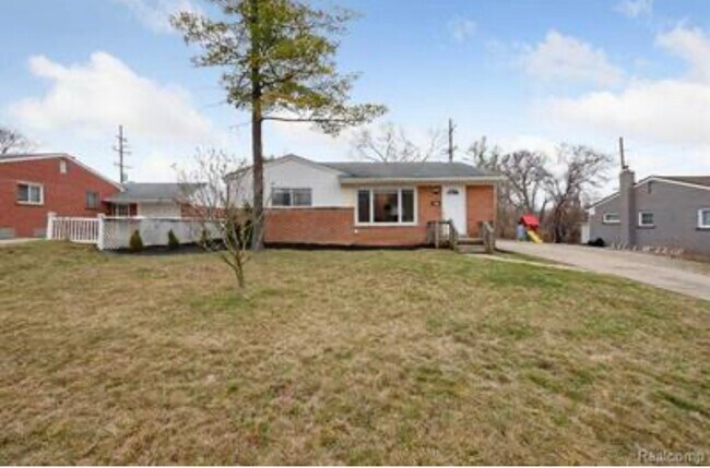 Photo - 483 W Tienken Rd