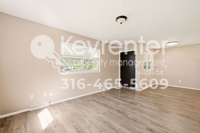 Photo - E Pine St Duplex Unit 4826