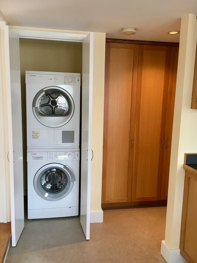 Bosch washer dryer - 26 Grove St