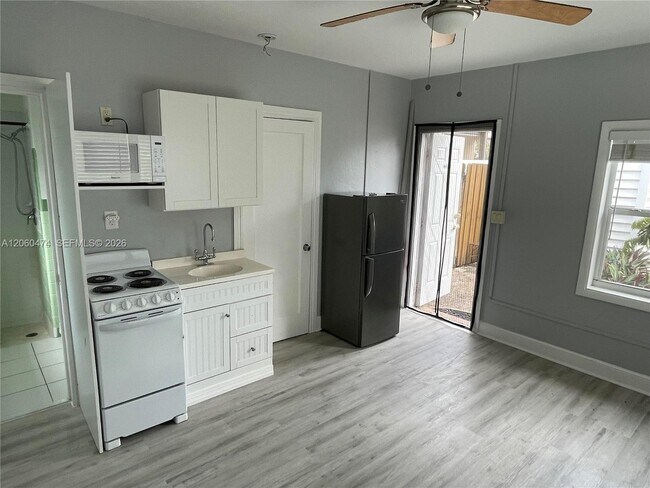 1108 NE 3rd St Unidad C