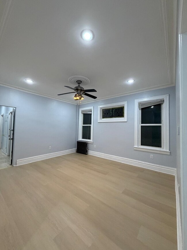 Photo - 154 W 33rd St