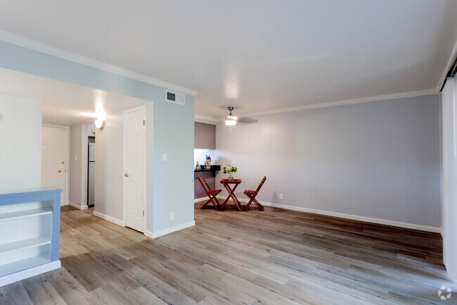 2BR, 1BA - 1000SF