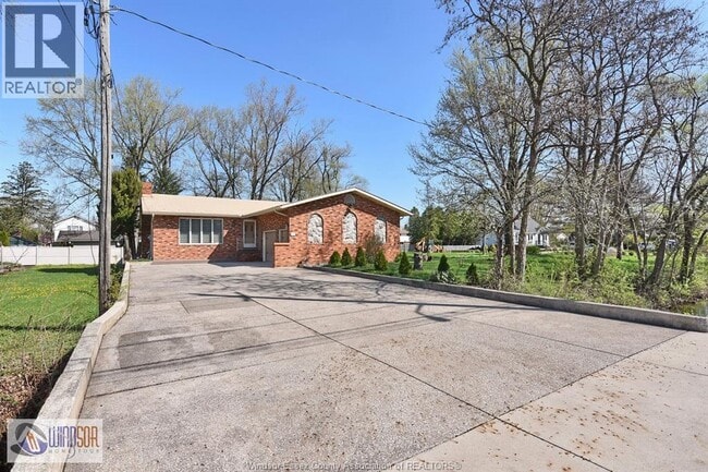 Photo - 600 Cousineau Rd