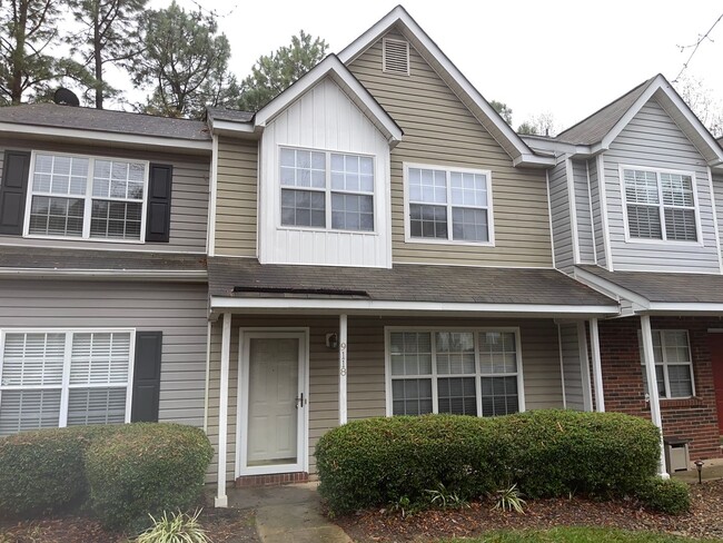 Must see this 3 bedroom 2.5 bath Townhouse... - Must see this 3 bedroom 2.5 bath Townhouse...