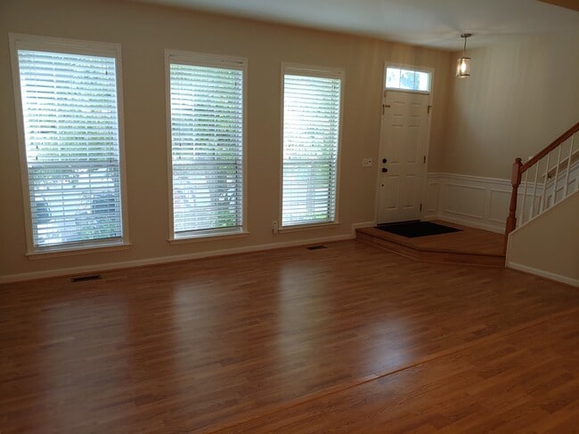 Photo - 47608 Sandbank Sq