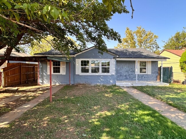Building Photo - New remodeled 3 bed 1 bath available now