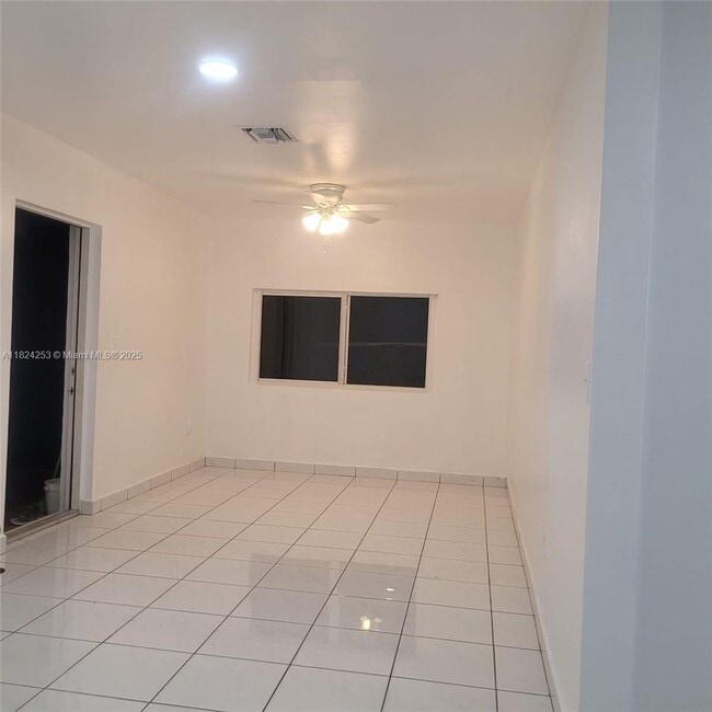 Building Photo - 9370 SW 24th St Unit 2-2 Rental