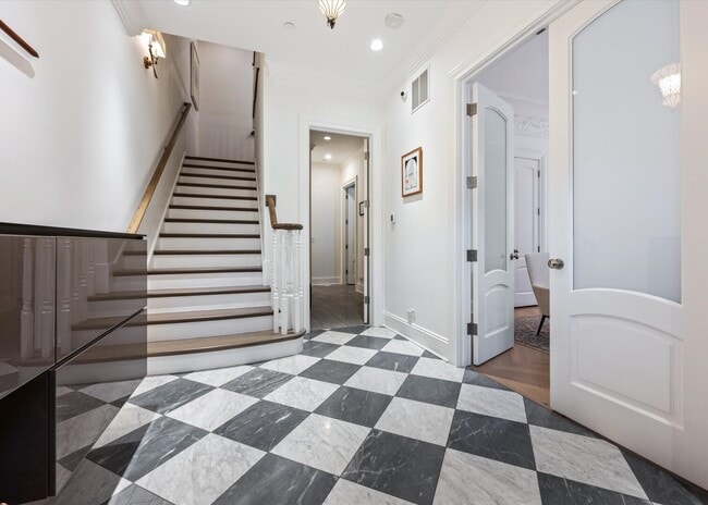 Photo - 441 W Deming Pl