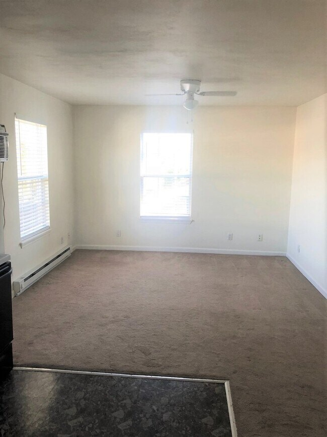 Photo - NICE 1 BEDROOM, 1.5 BATH CARRIAGE HOUSE IN BAYVIEW ESTATES!!