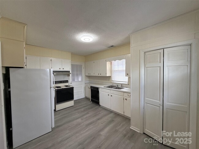 Photo - 1516 Pleasant Plains Rd