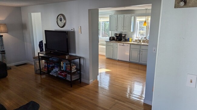 Photo - 14 67th St